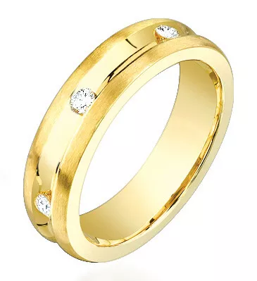 0.25ct Diamond Lady's Band On 14k Yellow Gold.