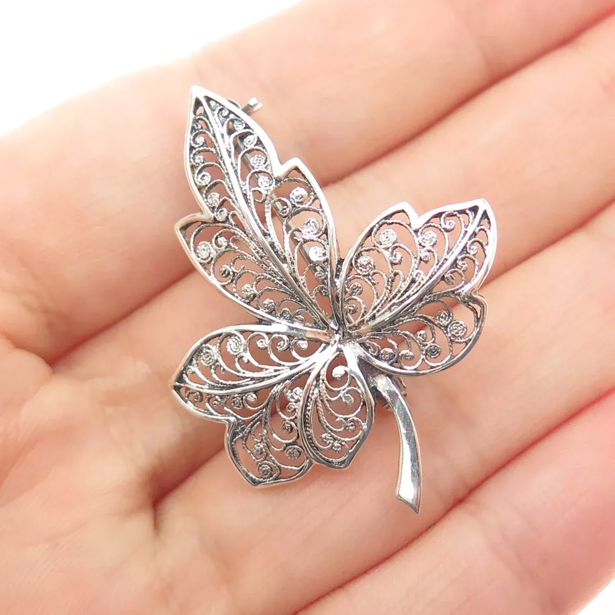 800 Silver Vintage Modernist Floral Leaf Filigree Oxidized Pin Brooch