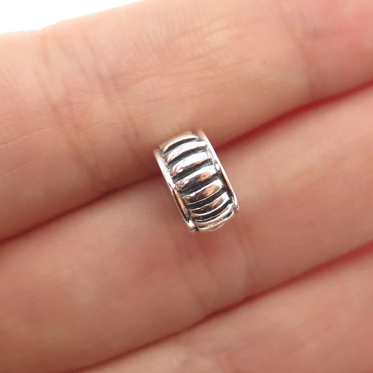 CHAMILIA 925 Sterling Silver Ribbed Clip Lock Charm