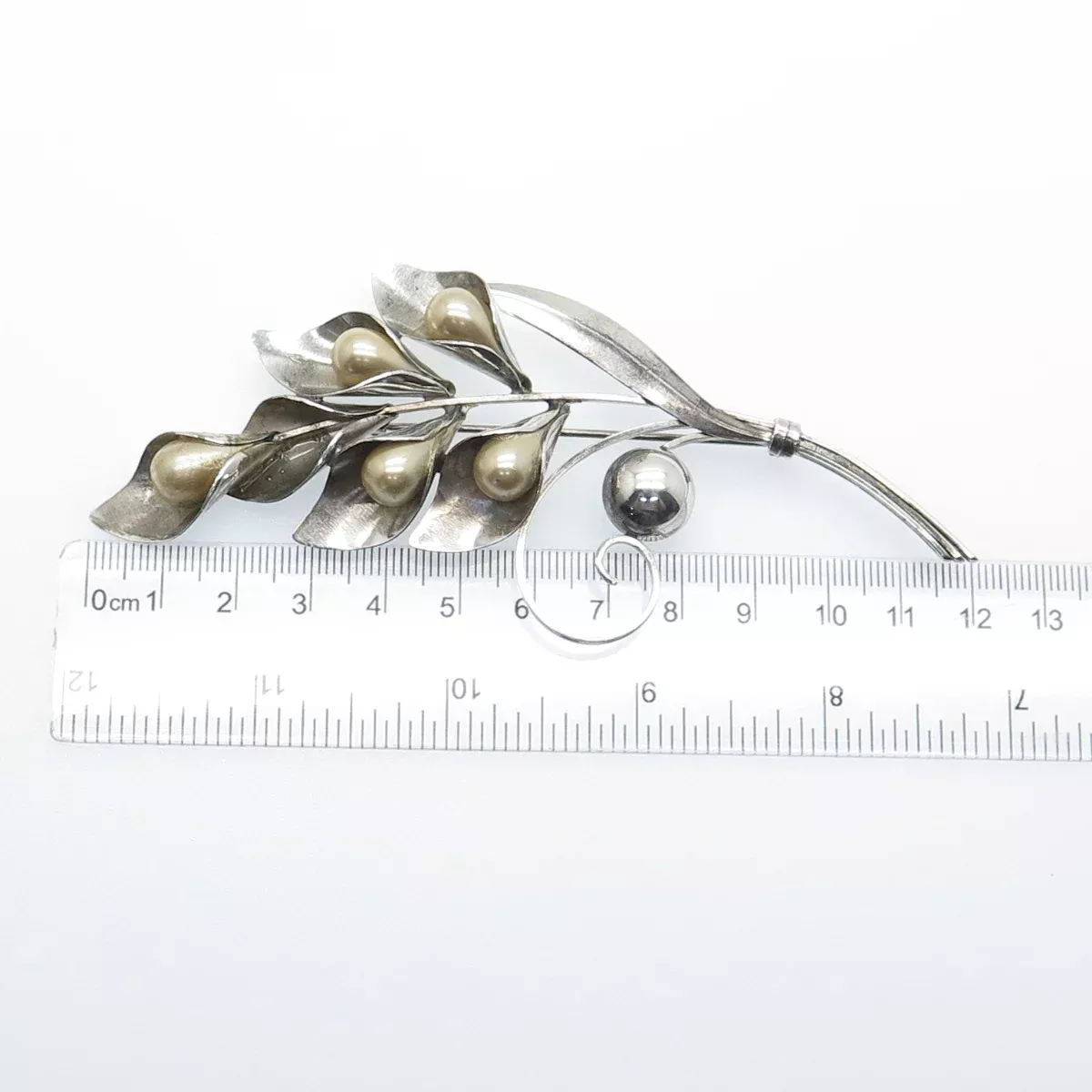 TRUART Sterling Silver Vintage Faux Pearl Calla Lily Flower Oxidized Pin Brooch